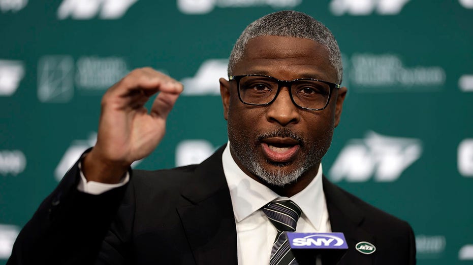 Jets Coach Aaron Glenn Hints at Understanding Amid Aaron Rodgers Controversy in Post-Draft Press Conference