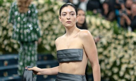 Lorde Expresses Fluidity in Gender Identity: Navigating Between Female and Male Perspectives
